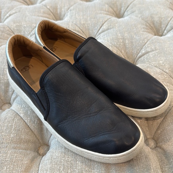 Ugg Womens Solid Black Low Top Slip On Round‎ Toe Sneakers Size 11 - Picture 1 of 7